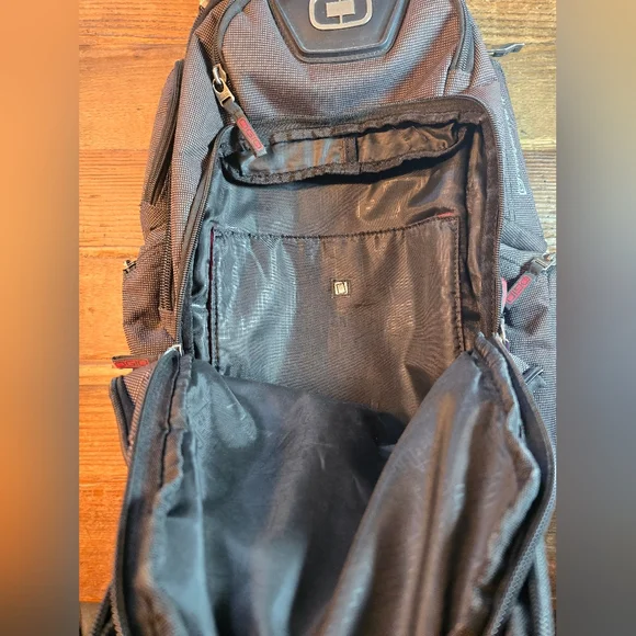 Ogio Renegade RSS 17" Black Pindot Laptop Backpack Carrying Case Tablet Bag - Picture 4 of 14